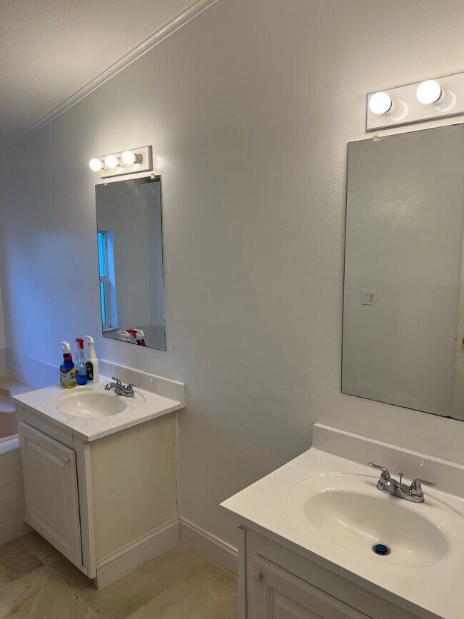 Photo - 2373 SW Wynnewood St House