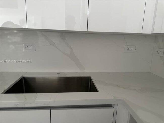 Building Photo - 1500 Bay Rd