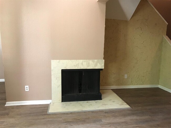 Building Photo - 16800 Sugar Pine Dr