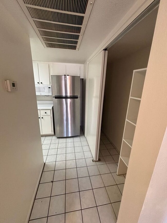 Foto del edificio - 1201 S McClintock Dr