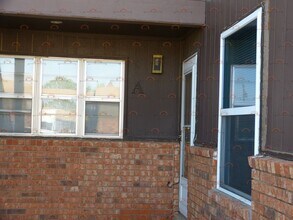 Building Photo - 1204 W Manana Blvd