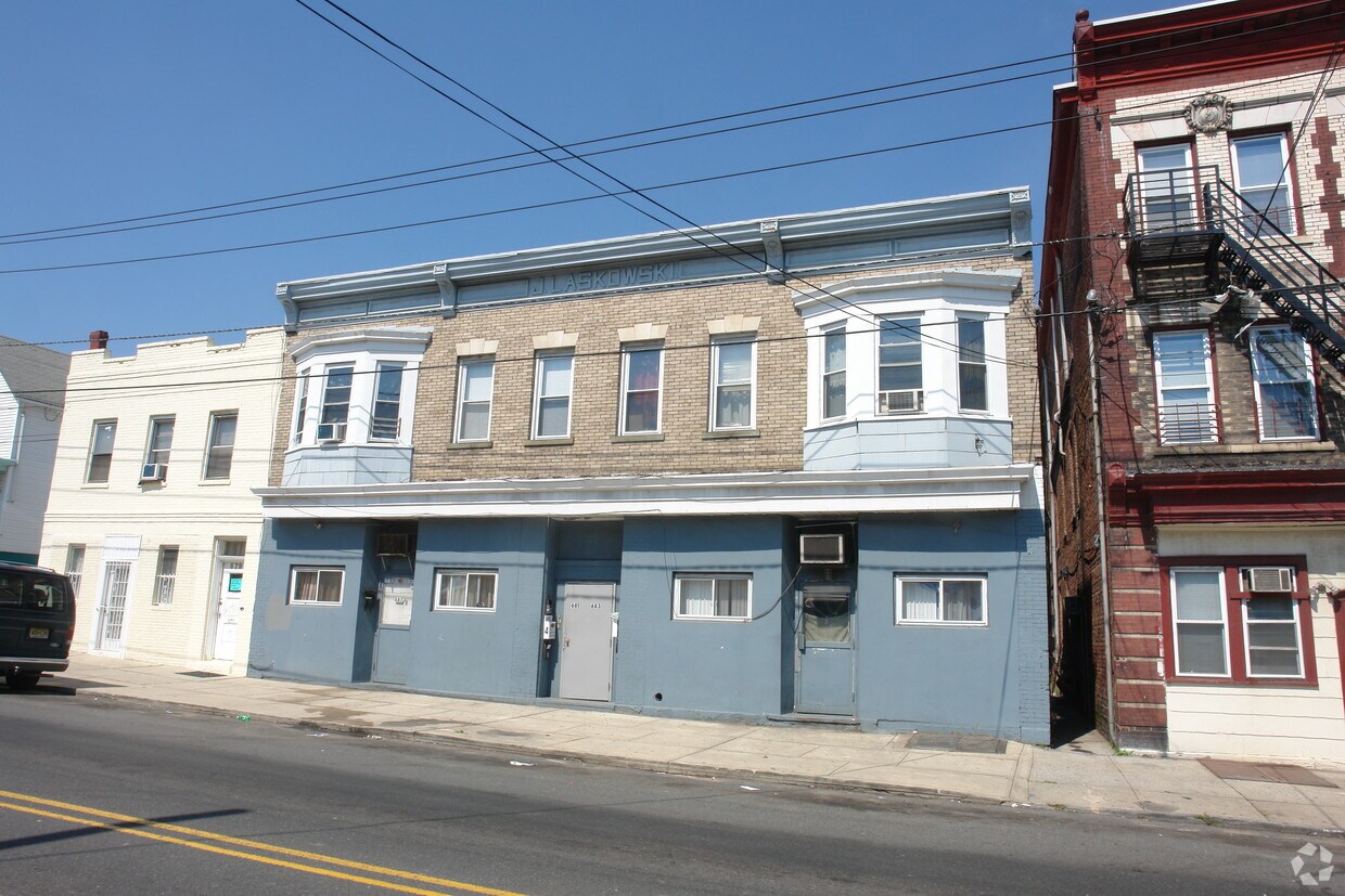 Building Photo - 681-683 Hall Ave