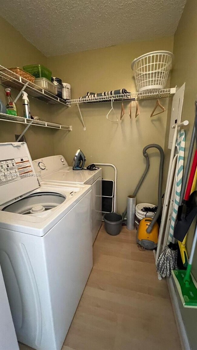 Foto del edificio - 19801 E Country Club Dr