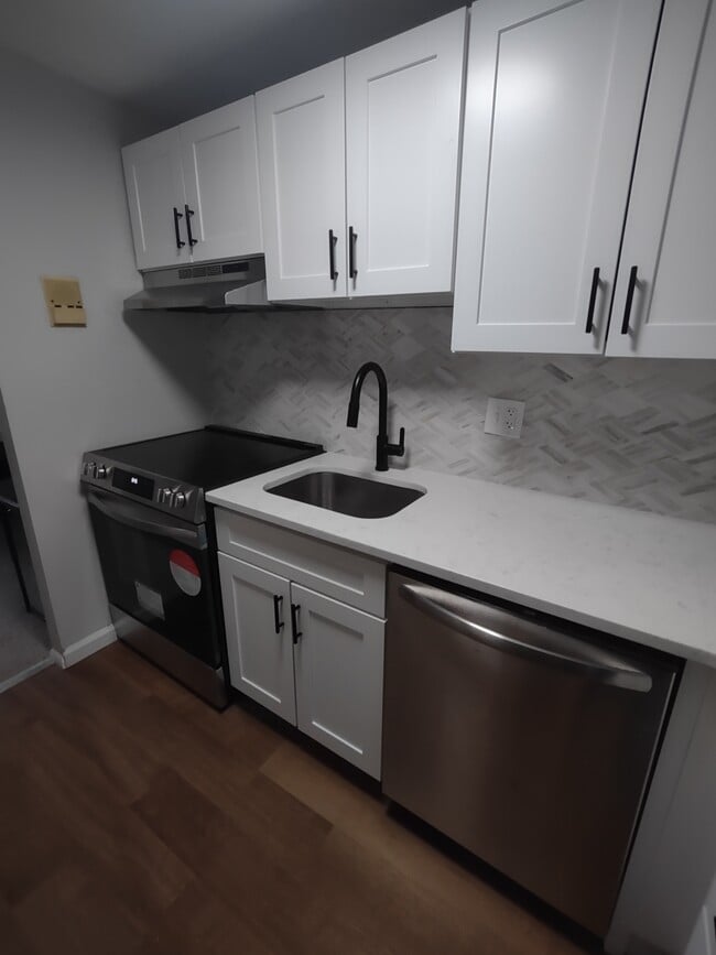Building Photo - 27705 Valley Run Dr