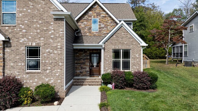 Foto del edificio - Move-In Ready Luxury in Island Point Estates