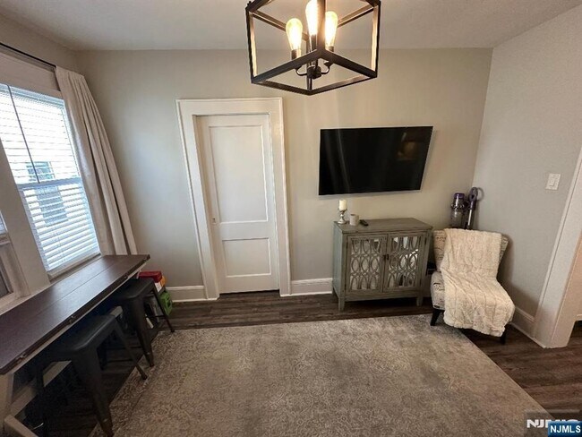 Foto del edificio - 52 Delafield Ave