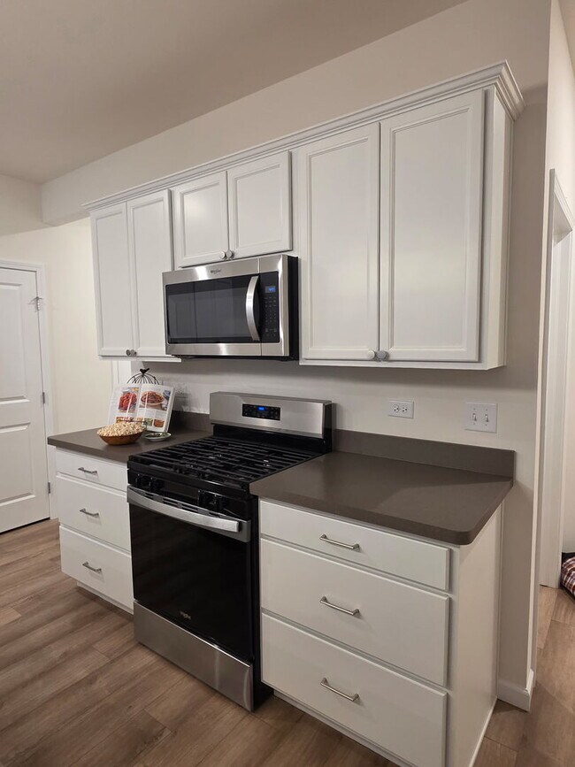 Building Photo - 5933 Hawkweed Dr