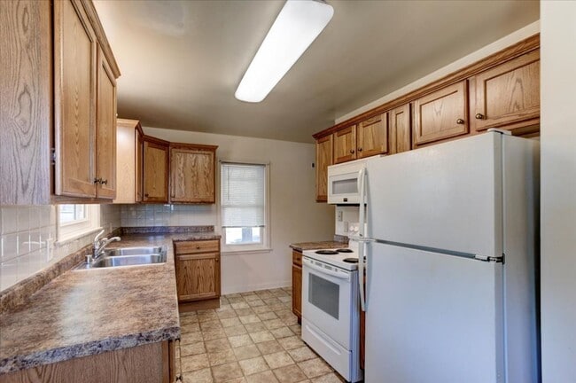 Building Photo - Single Family Home - Menomonie