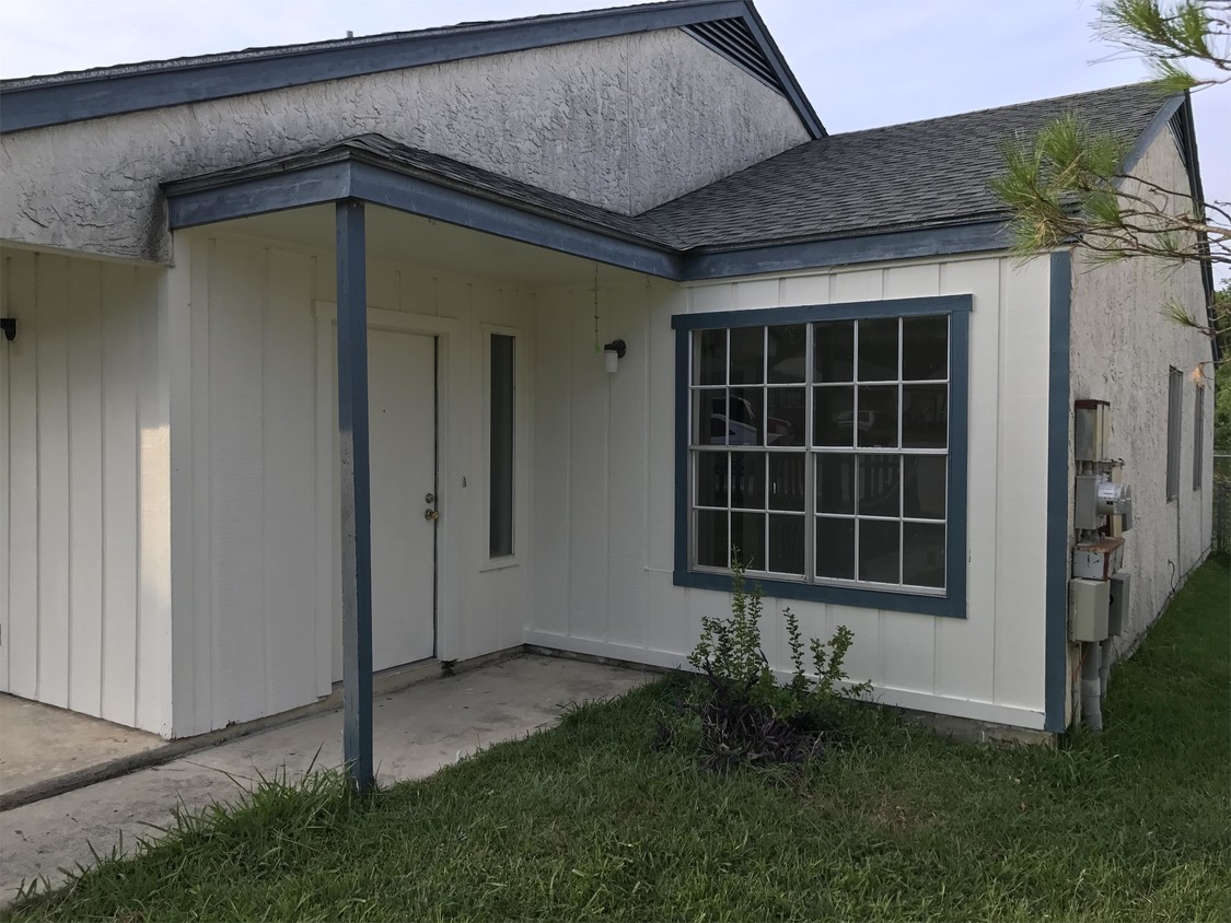 Building Photo - 1025 Sutton Dr