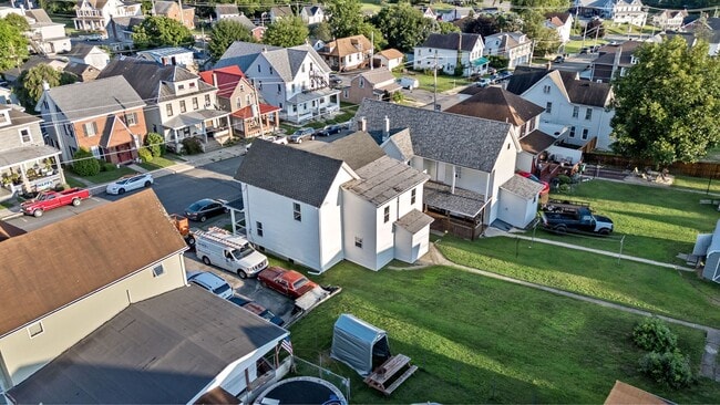 Building Photo - Newly Renovated 4-Bedroom, 2-Bath Home wit...