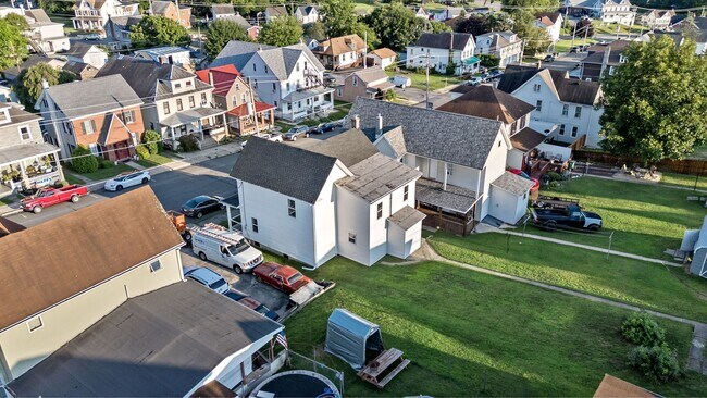 Foto del edificio - Newly Renovated 4-Bedroom, 2-Bath Home wit...
