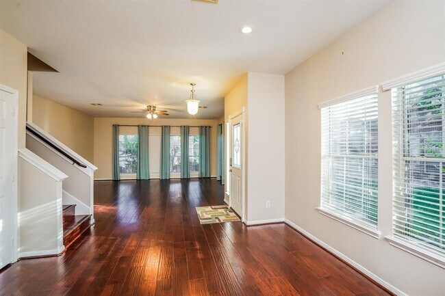 Foto del edificio - 1719 Village Townhome Dr