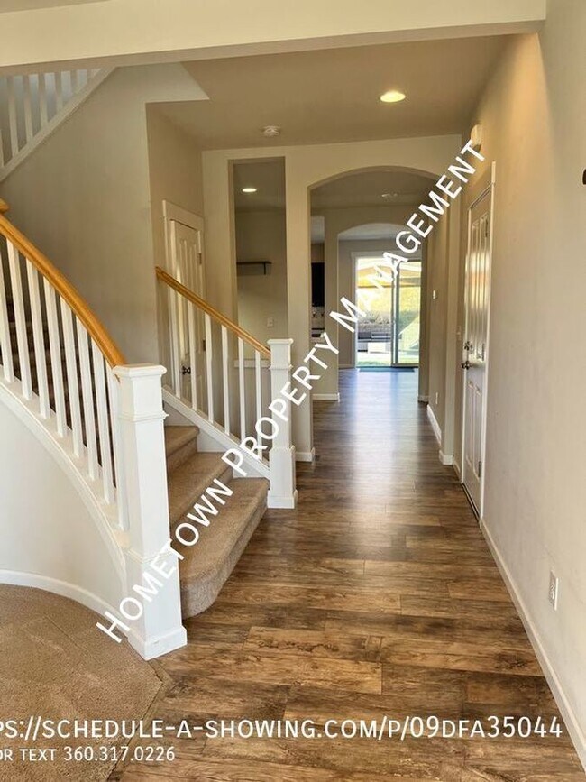 Foto del edificio - Beautiful 5 bedroom 2.5 bath home Availabl...