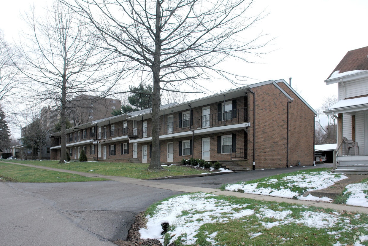 Primary Photo - 450 Center Ave