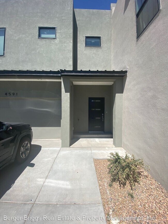 Building Photo - 3 br, 2.5 bath House - 4591 Villa Loma Lan...