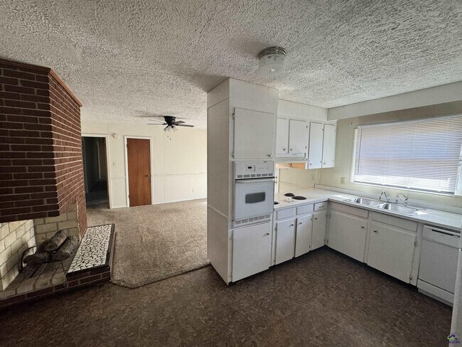 Foto del edificio - 501 Pinecrest Rd