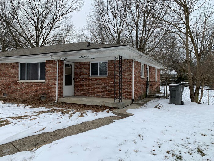 Primary Photo - Cozy 2 Bedroom in Warren Township!