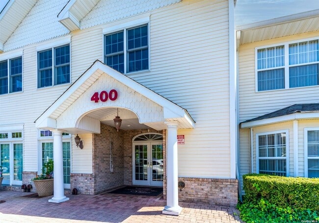 Building Photo - 400 Flurry Ln