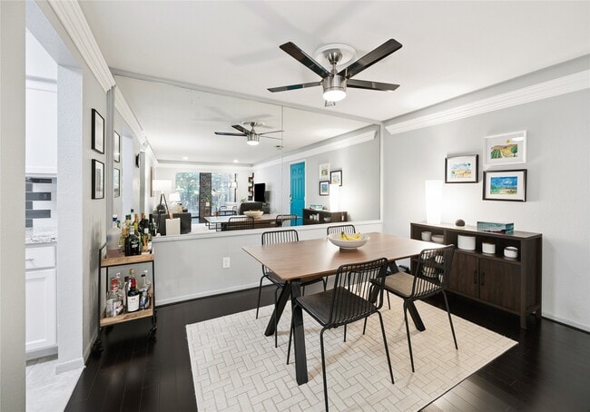 Building Photo - 7555 Katy Fwy