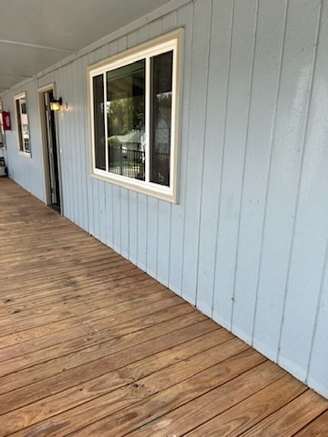 Building Photo - 903 Hersinger Pl