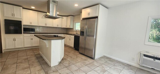 Foto del edificio - 34 Osseo Park Rd