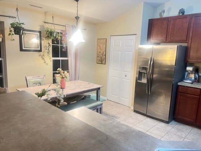 Building Photo - 659 Arbor Cir
