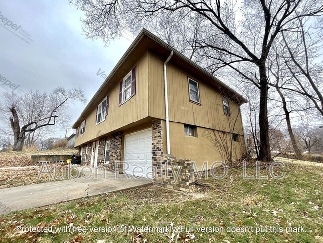 Building Photo - 7211 Montana Ave