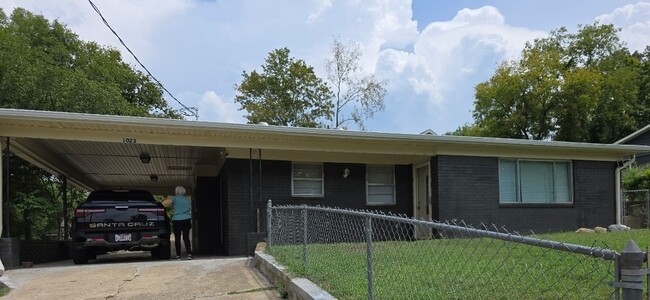 Building Photo - 1023 3rd St