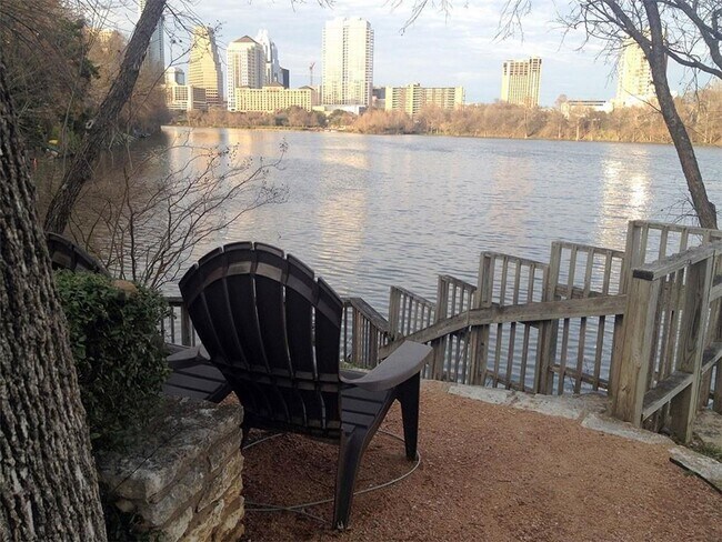 Foto del edificio - 500 E Riverside Dr