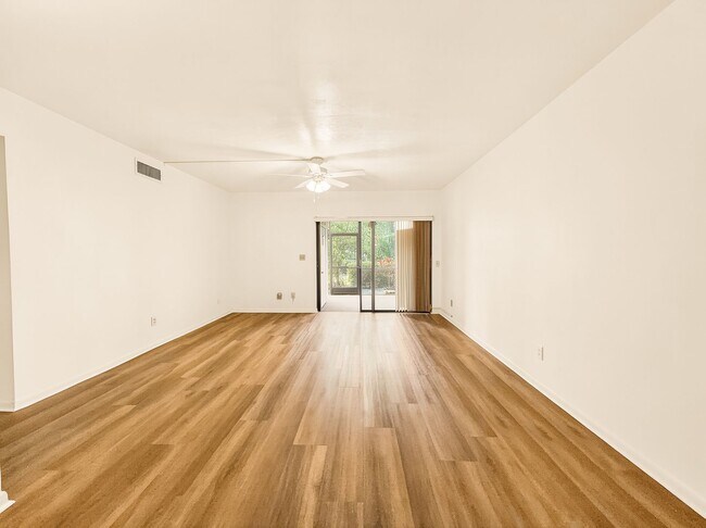 Building Photo - 1701 Courtyard Way