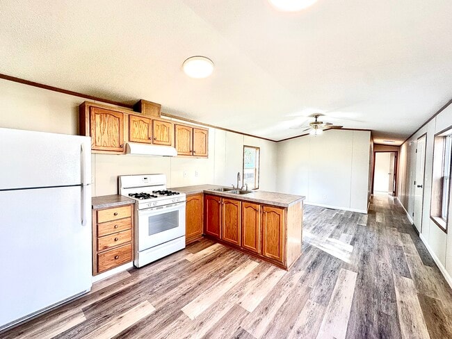 Building Photo - 90 Yankee Folly Rd