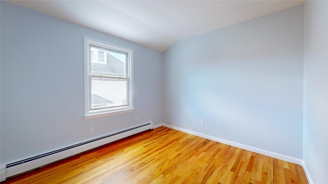 Foto del edificio - 221-19 Fairbury Ave