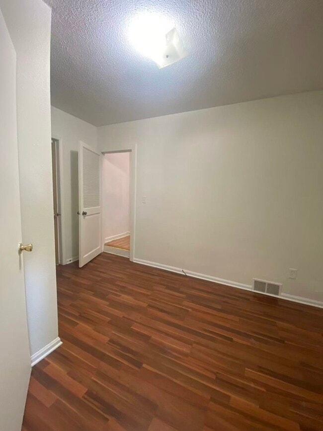 Building Photo - 3928 Crary Dr