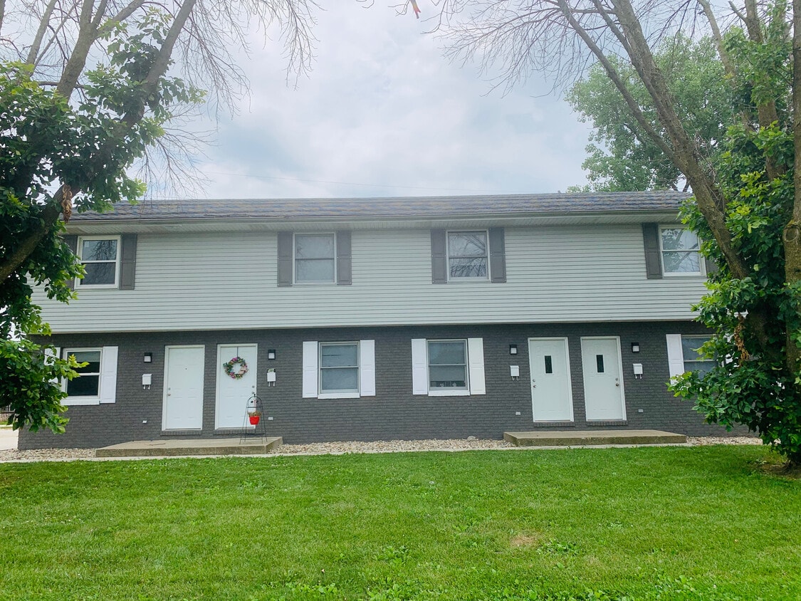 48 Circle Dr, Chatham, IL 62629 Townhome Rentals in Chatham IL