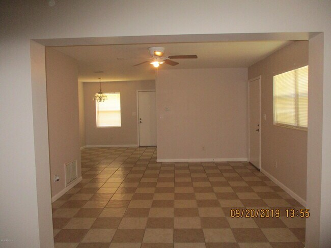 Foto del edificio - 7474 Centauri Rd