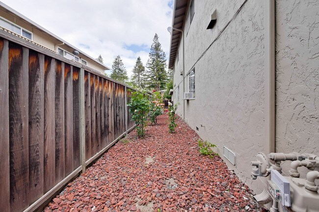 Building Photo - 1237-1241 Coronado Dr