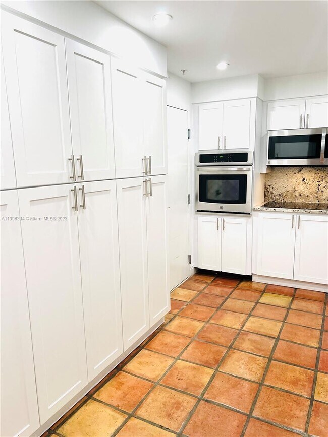 90 Edgewater Dr Unit 210, Miami, FL 33133 Condo for Rent in Miami, FL