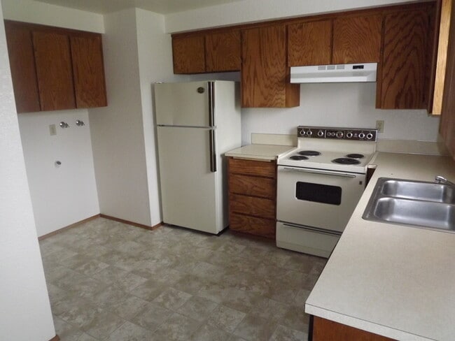 Foto del edificio - 2 Bedroom 1 1/2 Bath Townhouse Near Bethel...