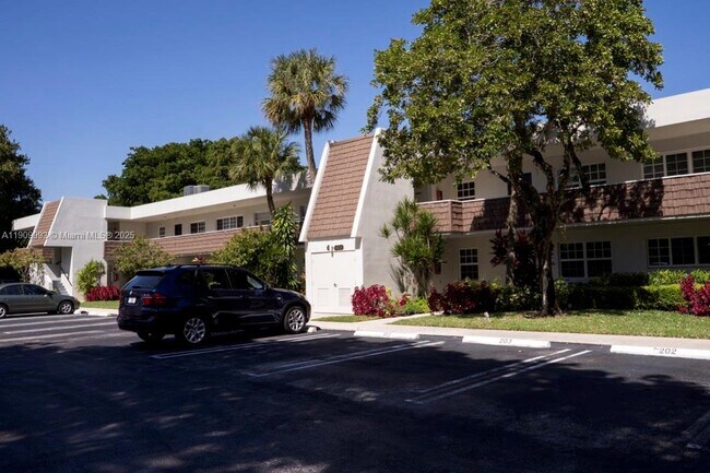 Foto del edificio - 4017 N Cypress Dr