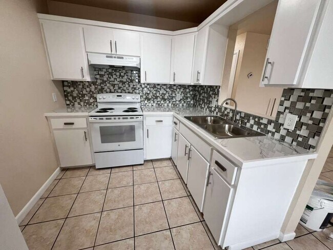 Foto del edificio - Alex Apartments