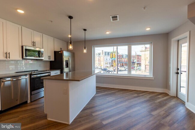 Foto del edificio - 3965 Lancaster Ave