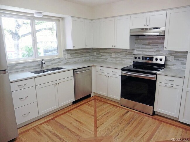 Foto del edificio - Spacious Littleton Home with Large Fenced Yard & Attached Garage!