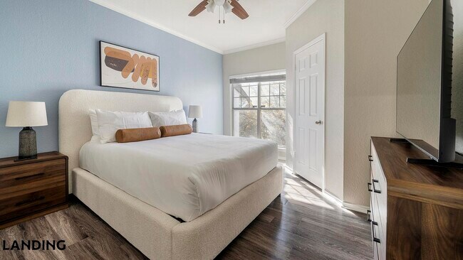 Foto del edificio - 3201 Duval Rd