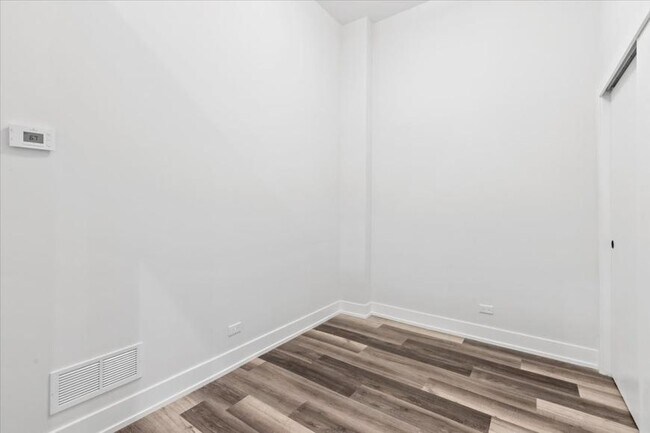 Building Photo - 2 bedroom in Chicago IL 60614