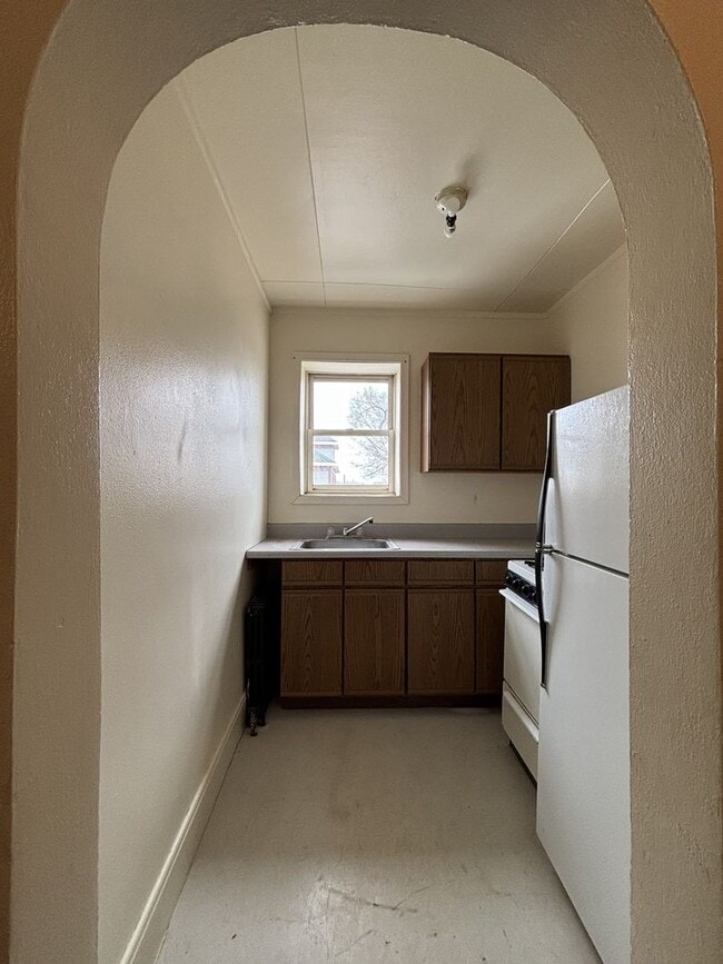 Building Photo - 117 N Main St