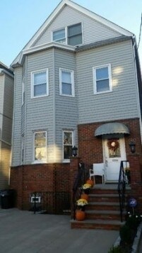 Building Photo - 119 Oak St