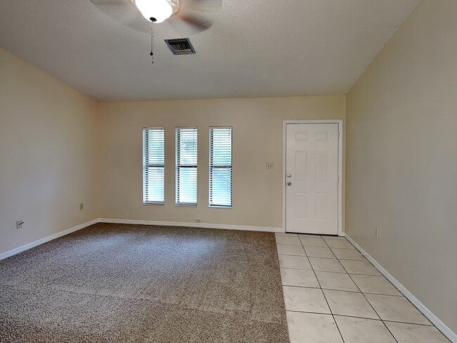 Foto del edificio - 32718 Blossom Ln