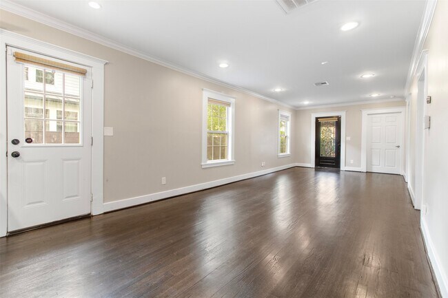 Foto del edificio - 814 E 23rd St