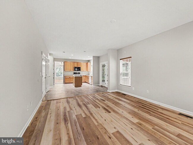 Foto del edificio - 5641 Eppes Island Pl
