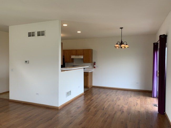 Foto del edificio - 656 Fieldcrest Dr